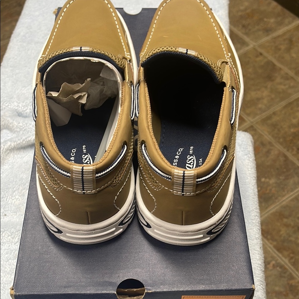 G.H. Bass & Co. Brown and White Boat Shoes with Moccasin Toe - Picture 3 of 10